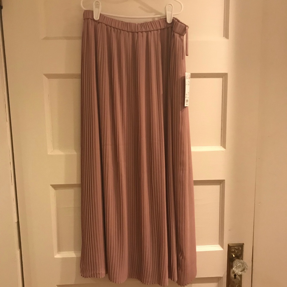 Uniqlo High Waist Pleated Skirt, Size M